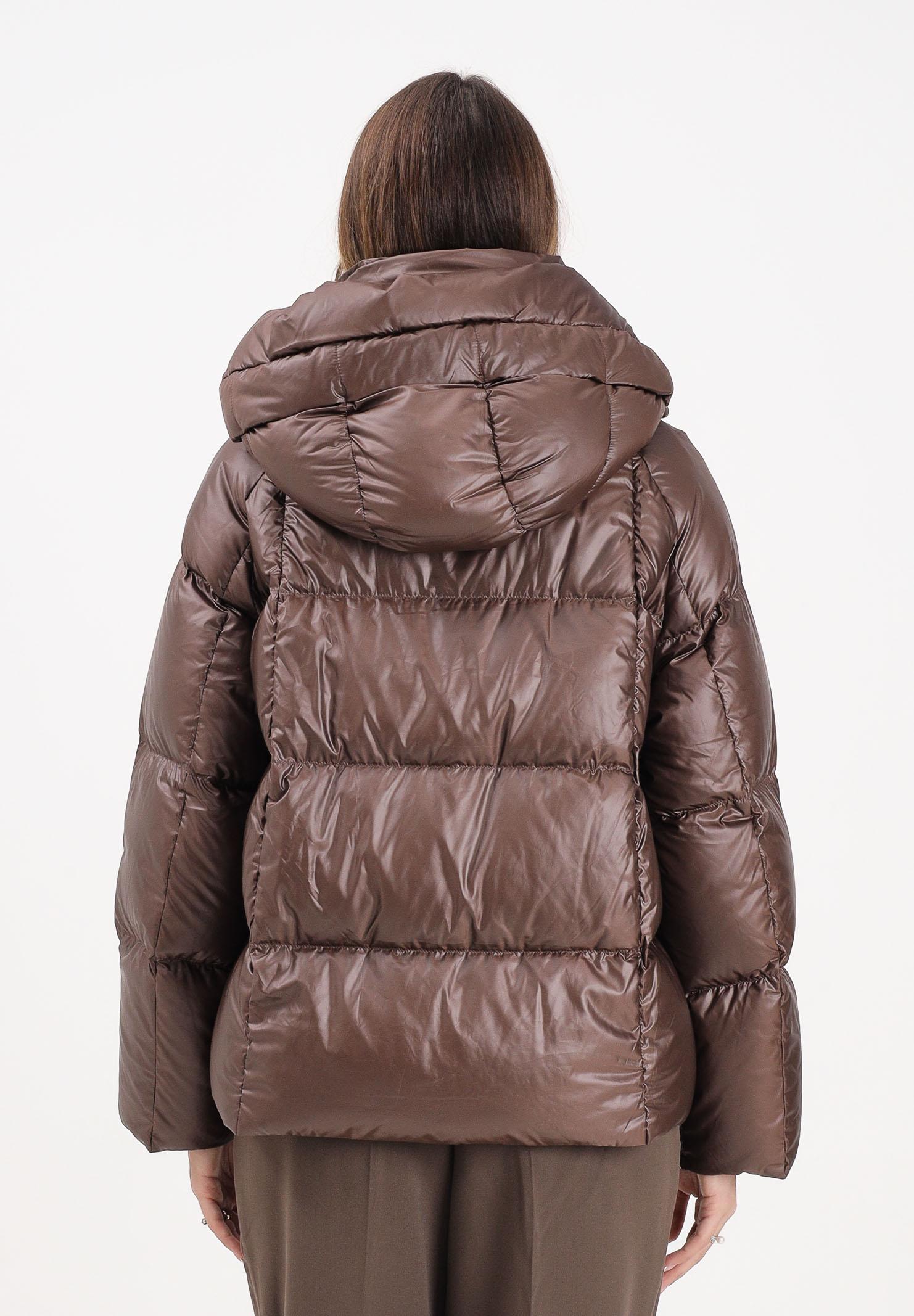 VICOLO Piumino marrone da donna con maxi cappuccio TF0035 FU691 VICOLO 