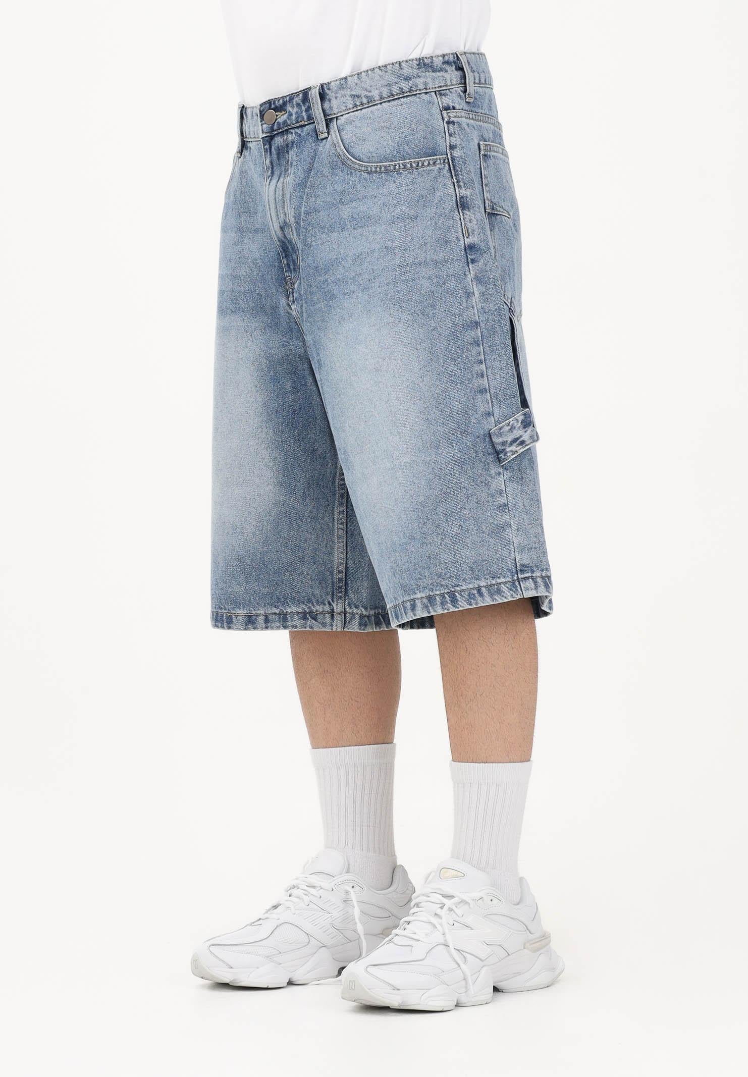 DISCLAIMER Shorts in denim chiaro da uomo con dettagli carpenter e stampa sul retro 26EDS55441 DE DISCLAIMER 