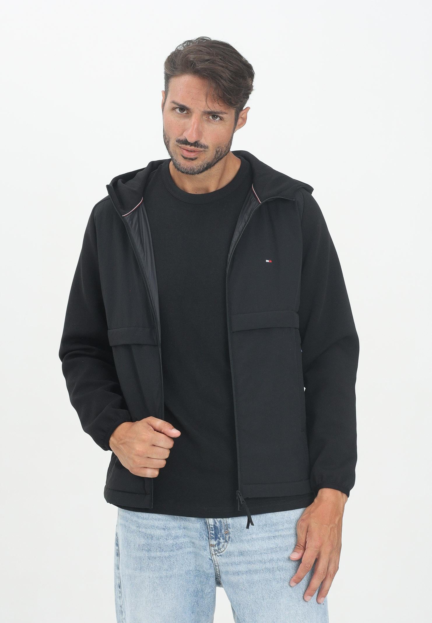 TOMMY HILFIGER Giacca a vento nera da uomo con logo MW0MW39870BDS  TOMMY HILFIGER 