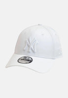 NEW ERA Cappello con visiera 9FORTY New York Yankees League Essential bianco per uomo e donna 60471460 . NEW ERA 