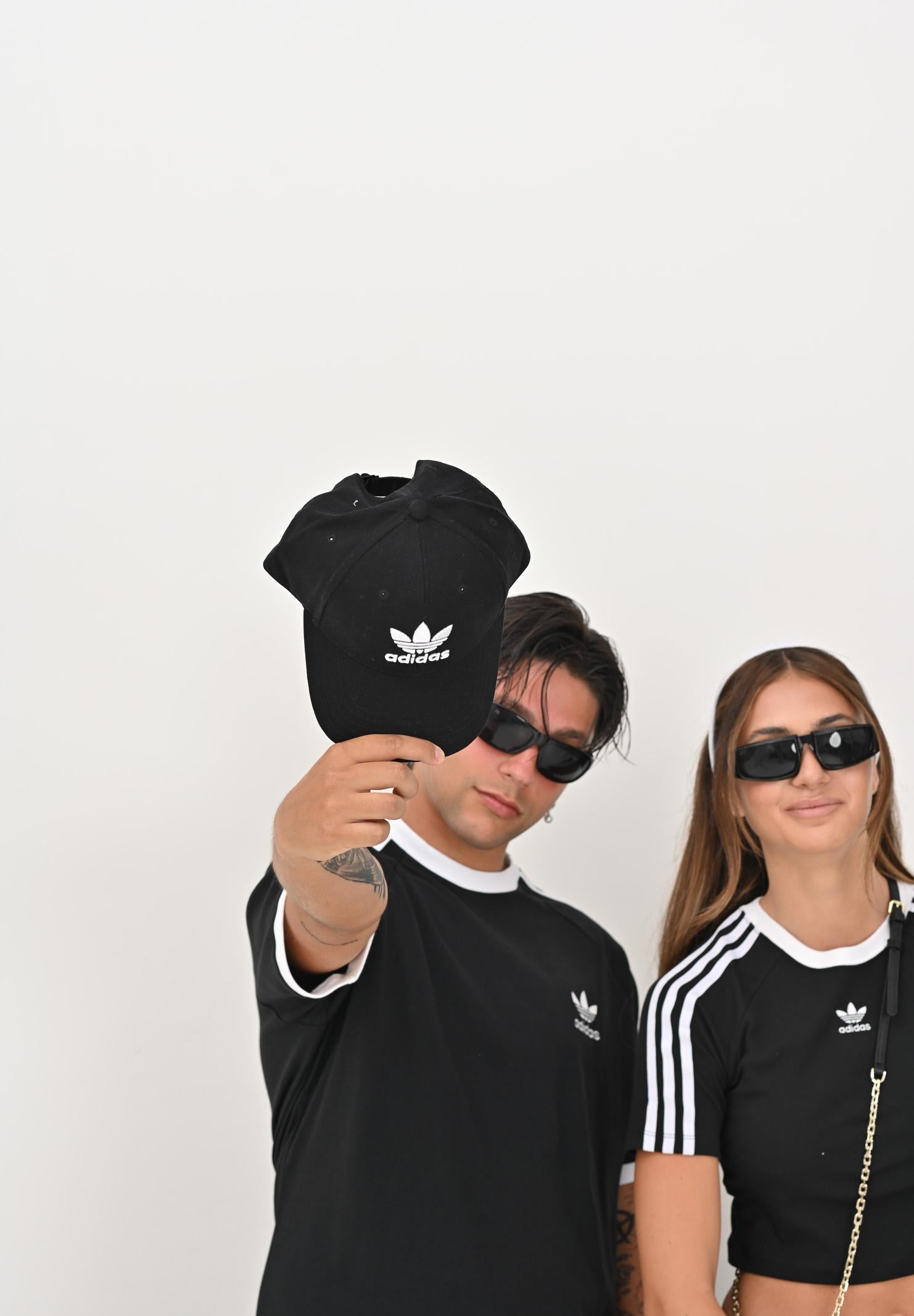 ADIDAS ORIGINALS  Cappello con visiera Adicolor Classic Trefoil nero per uomo e donna JC6023 . ADIDAS ORIGINALS 
