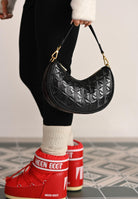 LACOSTE Borsa a spalla nera da donna in pelle goffrata Maheki NF4710 000 LACOSTE 