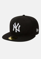 NEW ERA Cappello con visiera 59FIFTY Fitted New York Yankees Essential nera per uomo e donna 10003436 . NEW ERA 