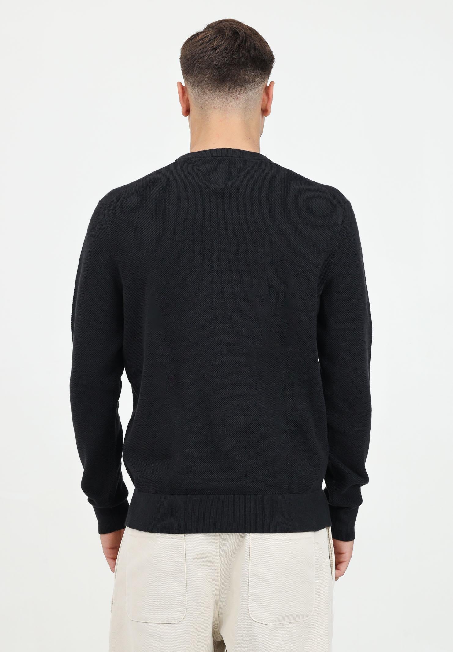 Maglioncino girocollo nero da uomo con ricamo bandierina MW0MW36347BDS  TOMMY HILFIGER 