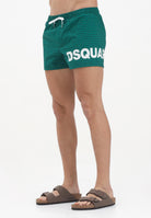 DSQUARED2 Shorts mare verde da uomo con logo all-over D7B5C5950 319 DSQUARED2 