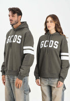 GCDS Felpa con cappuccio verde militare per uomo e donna con logo e bande a contrasto B1XM1901JI0 88 GCDS 