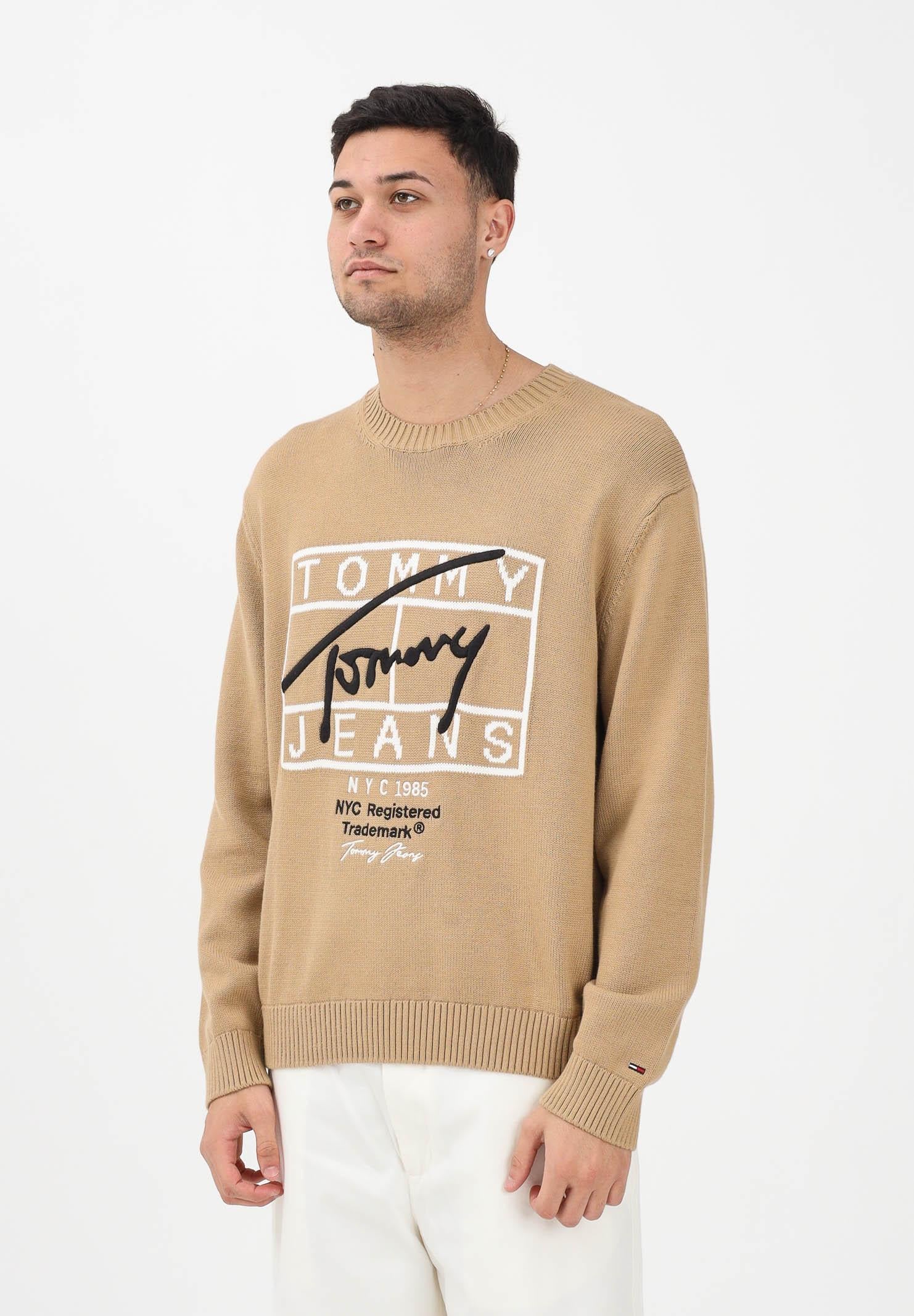 TOMMY JEANS Maglioncino girocollo beige da uomo con logo DM0DM22401 AEN TOMMY JEANS 