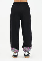 MARCELO BURLON COUNTY OF MILAN Pantalone sportivo nero da donna con stampa ali sul fondo 25ICM30074 NEPI MARCELO BURLON COUNTY OF MILAN 
