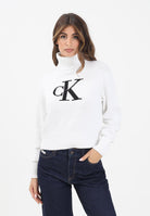 CALVIN KLEIN JEANS Maglioncino a collo alto bianco da donna con logo LV047D354GYAA  CALVIN KLEIN JEANS 
