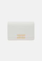 ELISABETTA FRANCHI Pochette burro da donna con logo BS39A61E2 193 ELISABETTA FRANCHI 