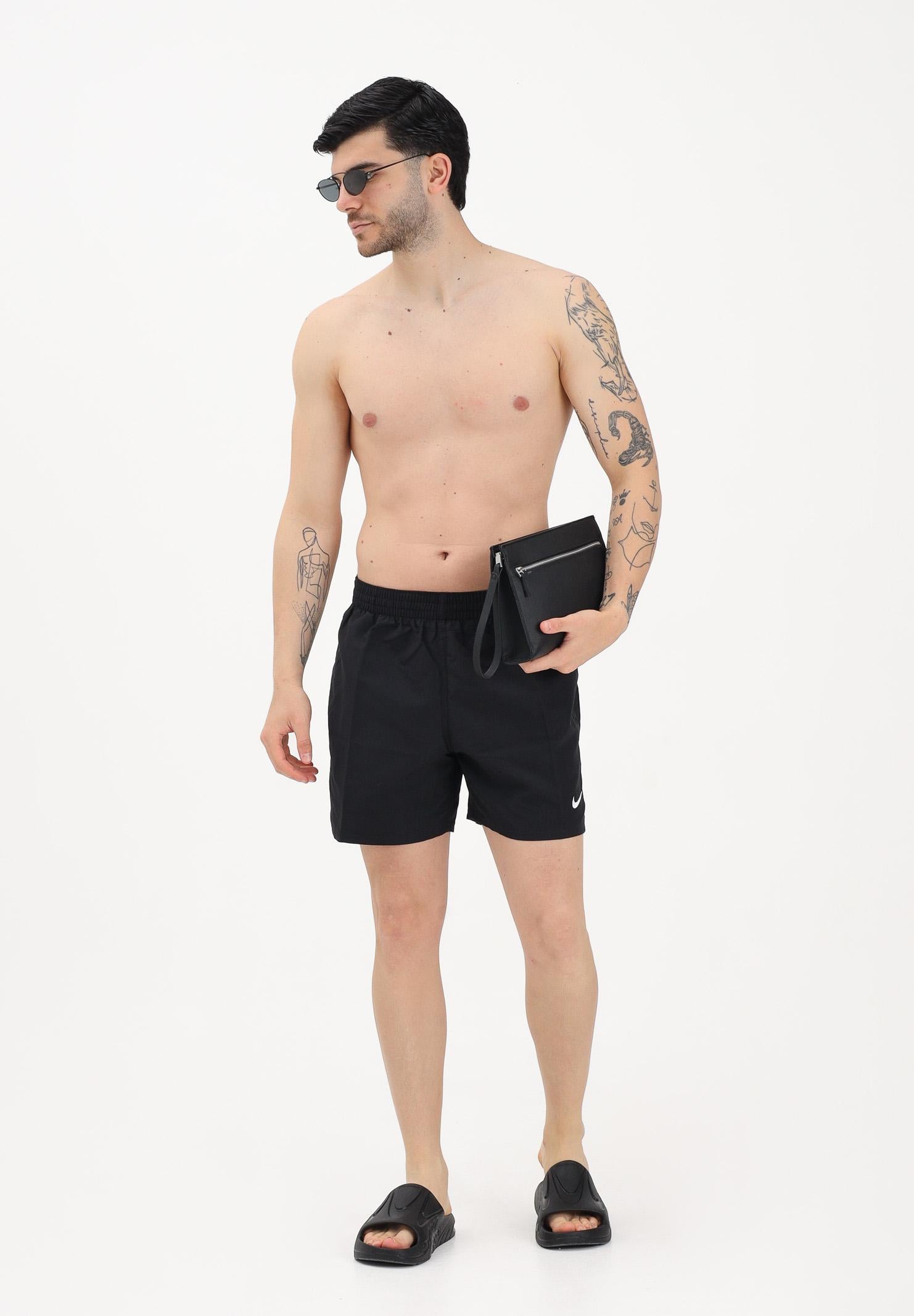 NIKE Shorts mare nero da uomo con logo NESSF560 001 NIKE 