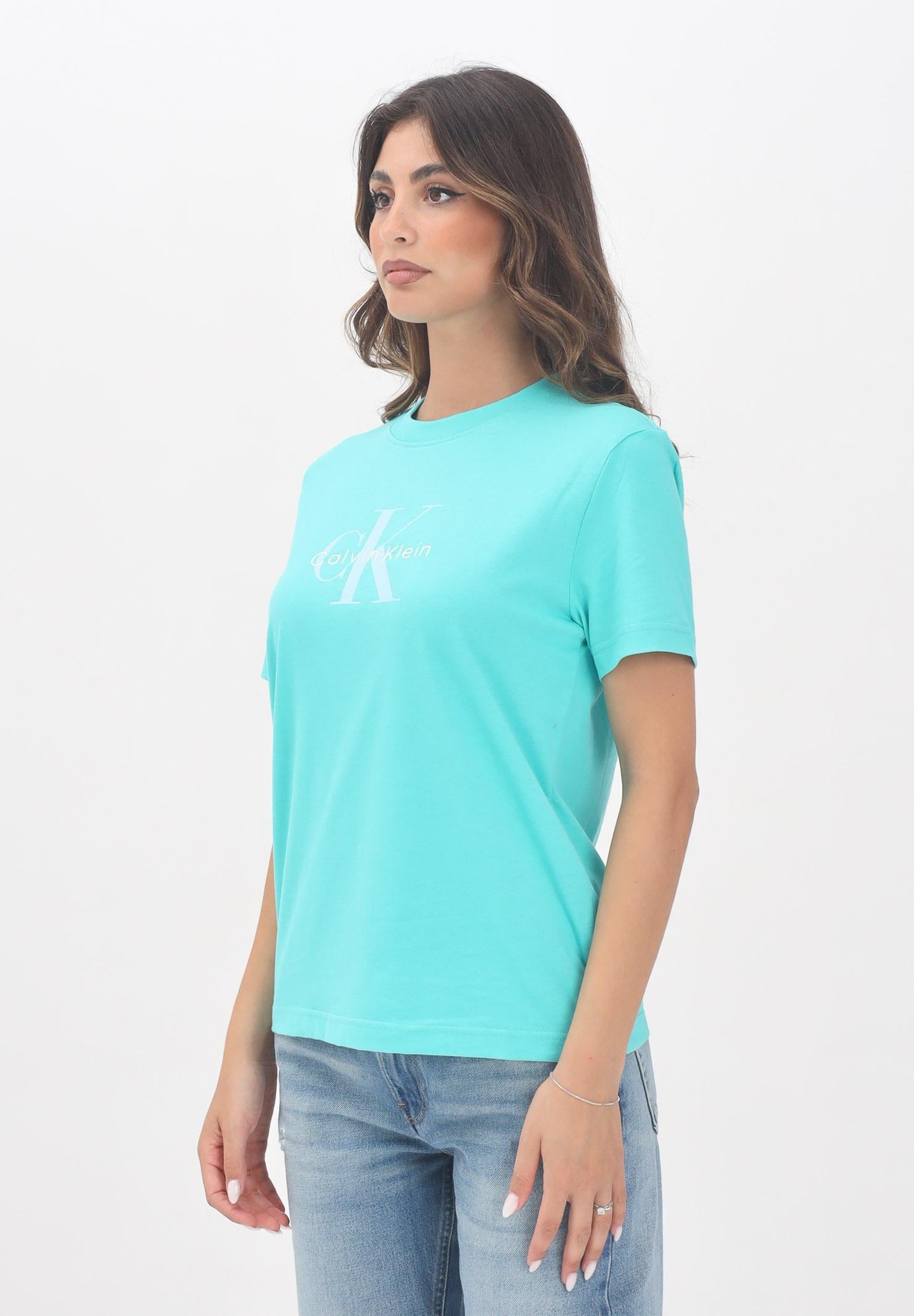 CALVIN KLEIN JEANS T-shirt a manica corta turchese da donna con logo "CK Calvin Klein" LV047B865GXDZ  CALVIN KLEIN JEANS 
