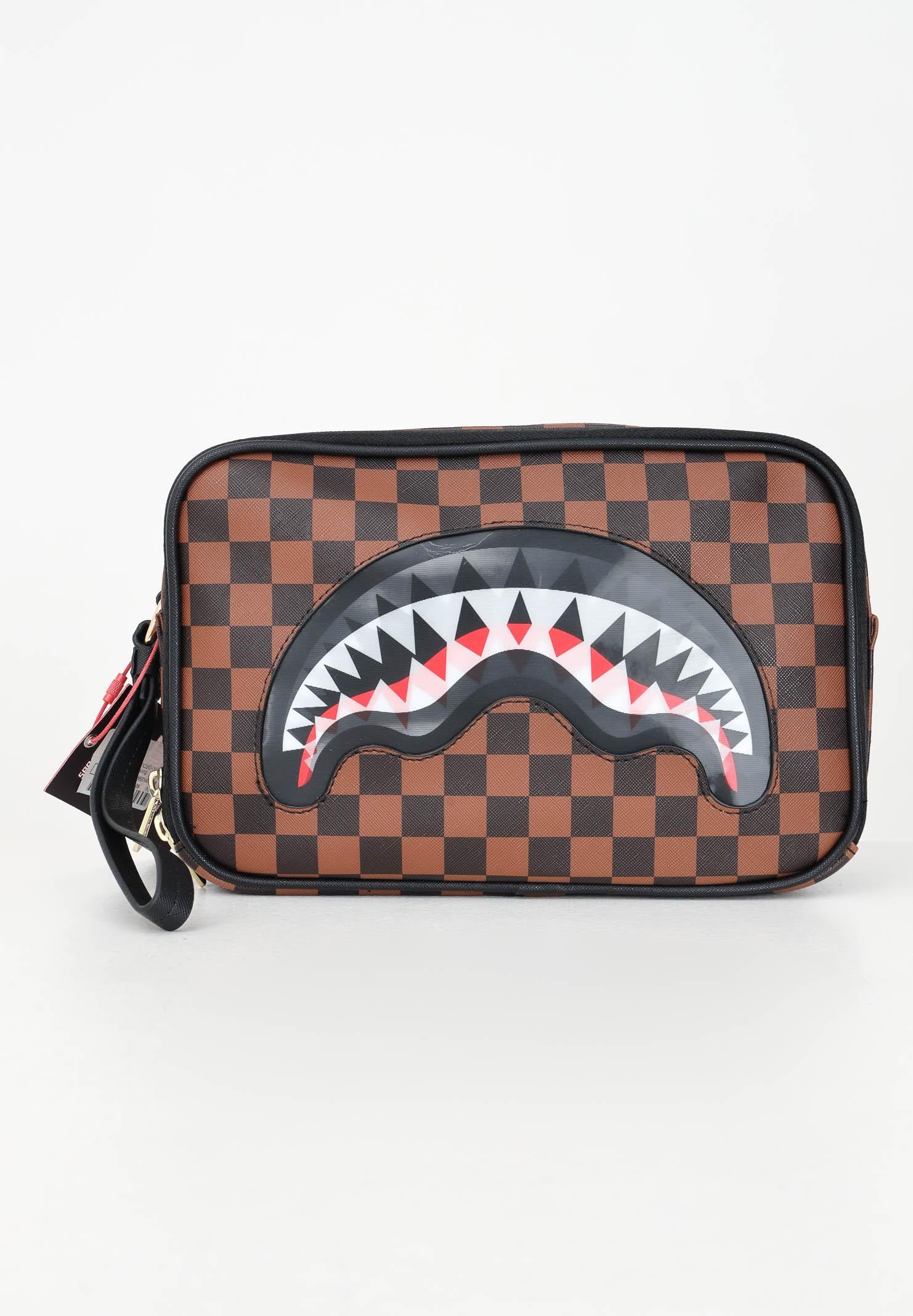 SPRAYGROUND Pochette / beauty SHARKS IN PARIS LENTICULAR CHOMP TOILETRY BRICK marrone per uomo e donna 910B6525NSZ  SPRAYGROUND 
