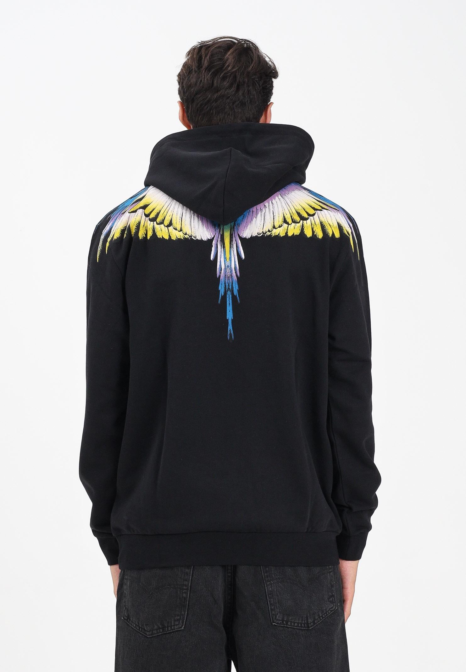 MARCELO BURLON COUNTY OF MILAN Felpa con cappuccio nera da uomo caratterizzata da stampa ali F5CAMAHS030 110 MARCELO BURLON COUNTY OF MILAN 