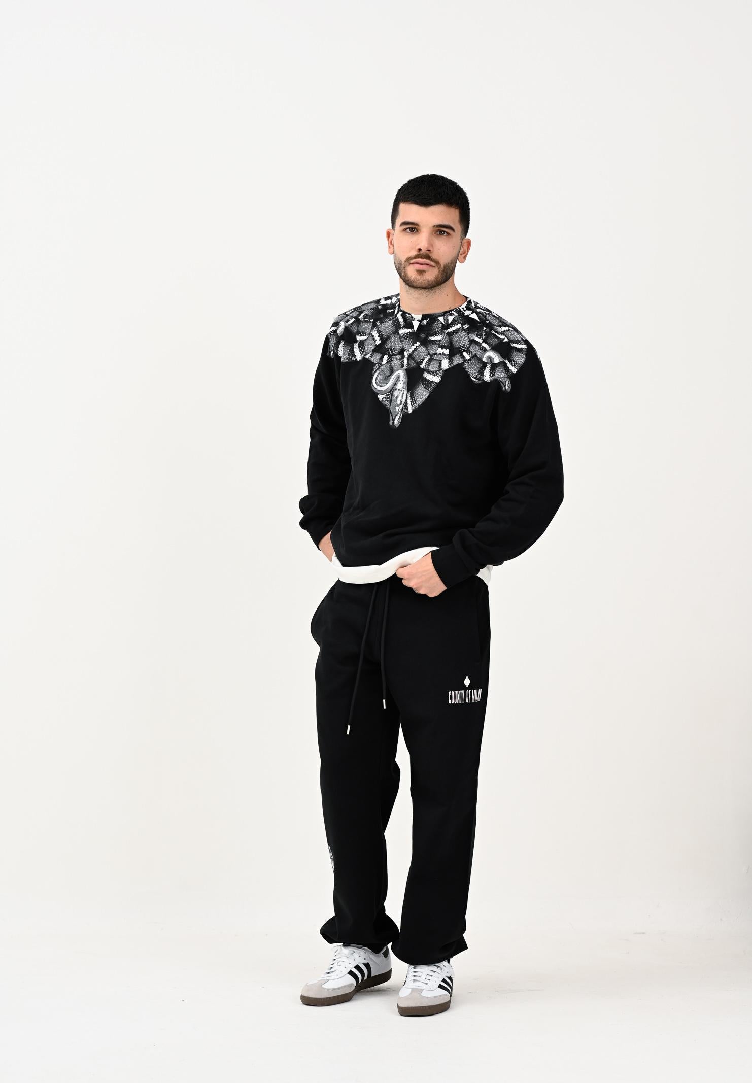 MARCELO BURLON COUNTY OF MILAN Pantalone sportivo nero da uomo con stampa F5CAMAFP044 110 MARCELO BURLON COUNTY OF MILAN 