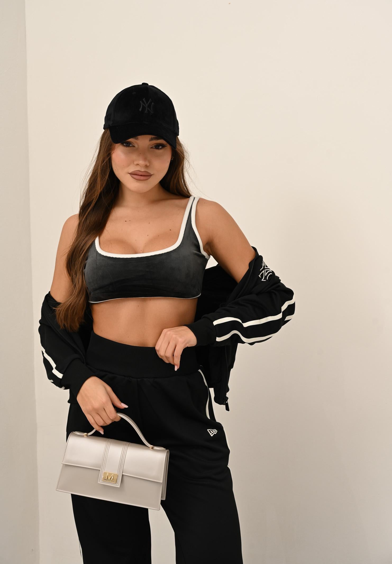 ADIDAS ORIGINALS Top sportivo Winterized in velluto grigio da donna JW7282 . ADIDAS ORIGINALS 