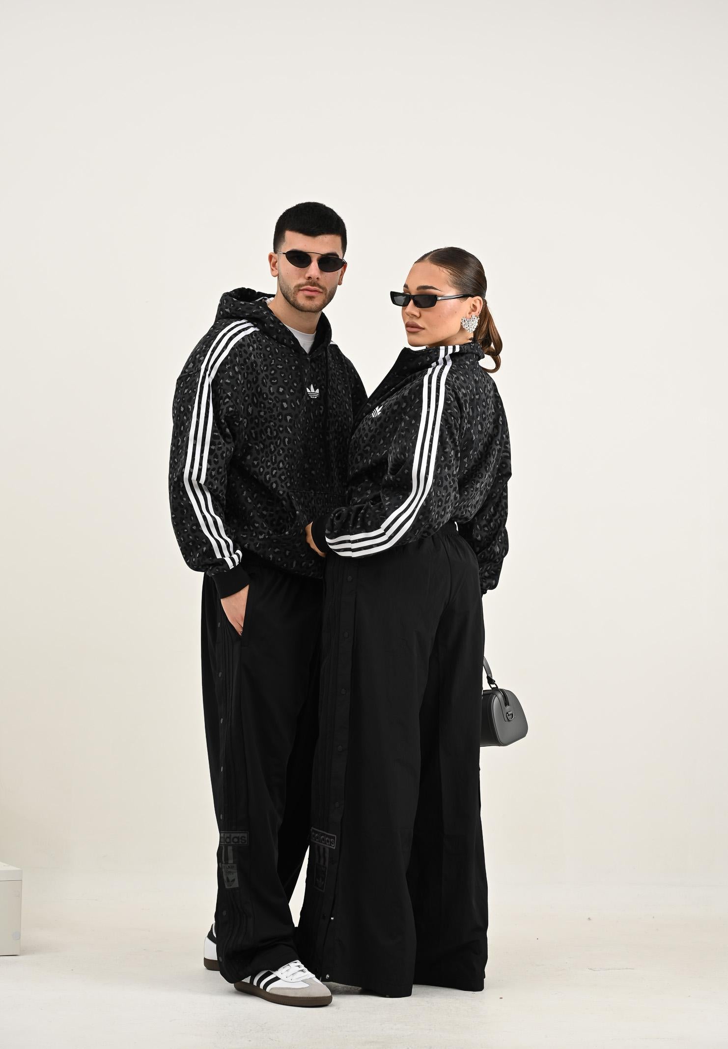 ADIDAS ORIGINALS Felpa con cappuccio Leo All Over Print Loose nera da donna JV7561  ADIDAS ORIGINALS 