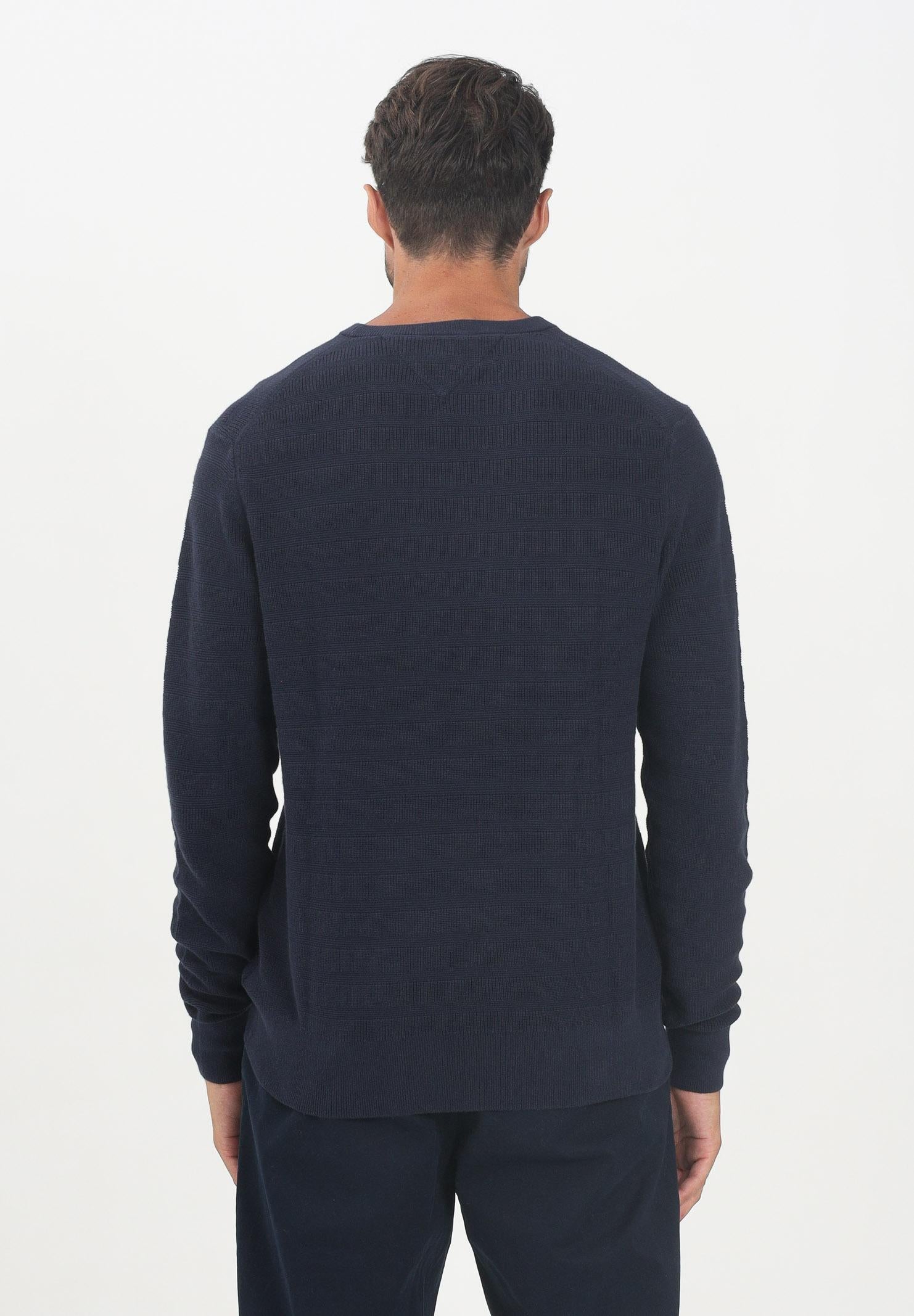 TOMMY HILFIGER Maglioncino girocollo blu a righe multidirezionali uomo