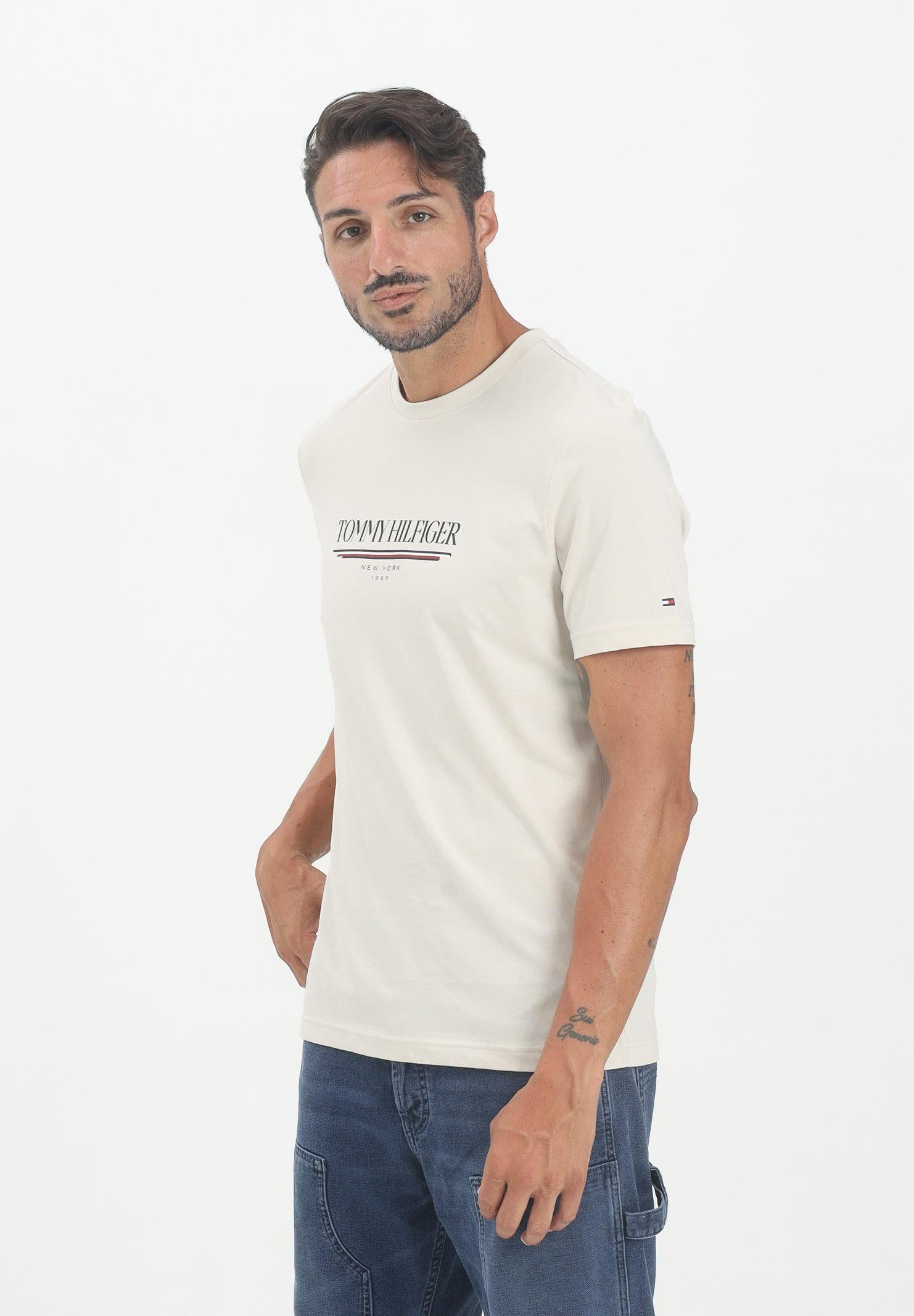 TOMMY HILFIGER T-shirt a manica corta beige da uomo con logo MW0MW40324ACG  TOMMY HILFIGER 