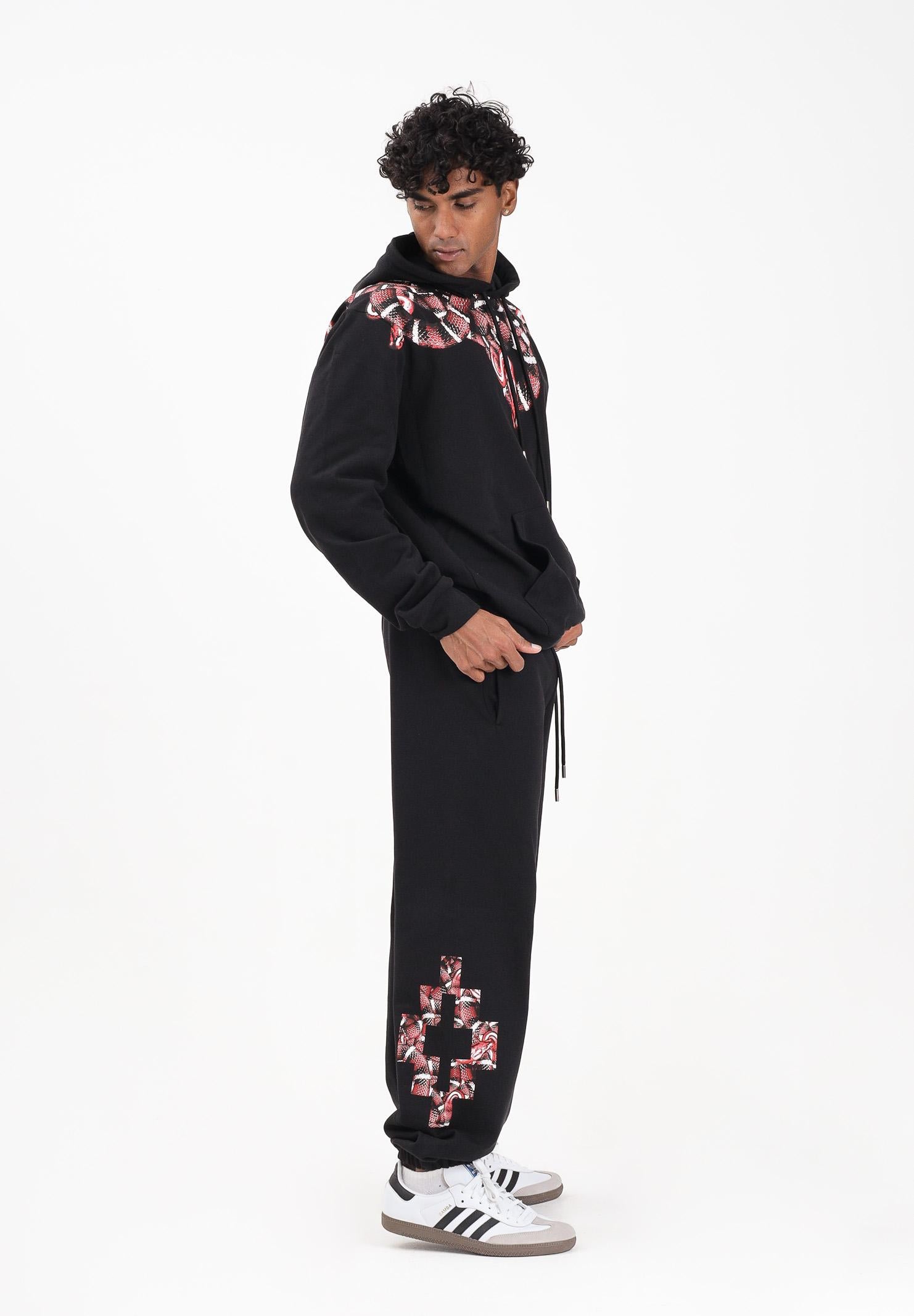 MARCELO BURLON COUNTY OF MILAN Pantalone sportivo nero da uomo con stampa F5CAMAFP036 110 MARCELO BURLON COUNTY OF MILAN 