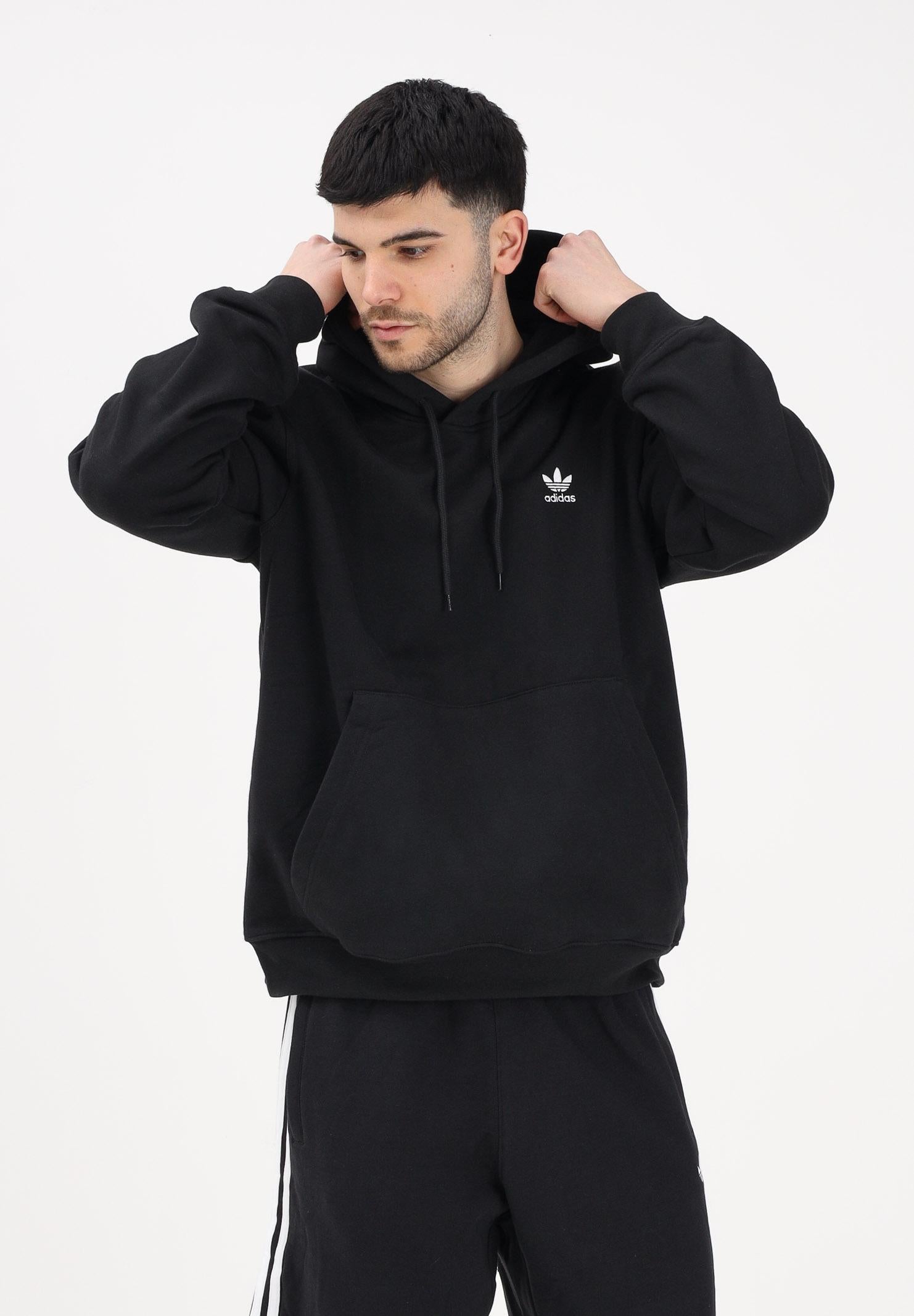 ADIDAS ORIGINALS Felpa con cappuccio Trefoil Essentials Loose nera da uomo JV6056 . ADIDAS ORIGINALS 