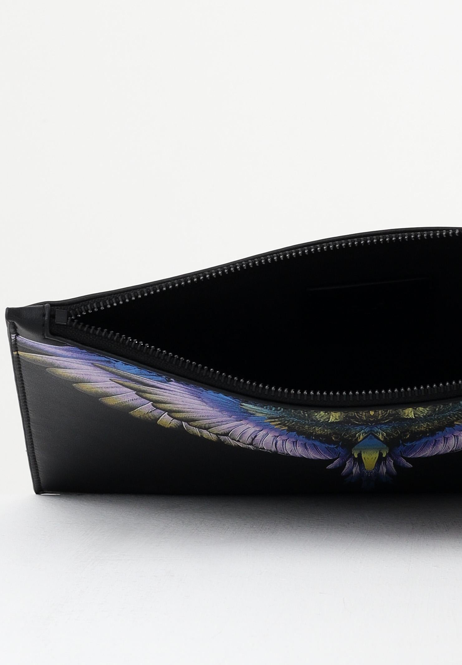 MARCELO BURLON COUNTY OF MILAN Pochette a mano nera per uomo e donna con stampa COMAF250135 . MARCELO BURLON COUNTY OF MILAN 