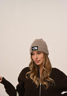THE NORTH FACE Berretto beige per uomo e donna con risvolto e logo box TNF NF0A8CHEBOX1 . THE NORTH FACE 