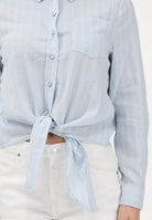 ONLY Camicia a manica lunga azzurra da donna con sottili righe e taschino 15195910 CEBR ONLY 