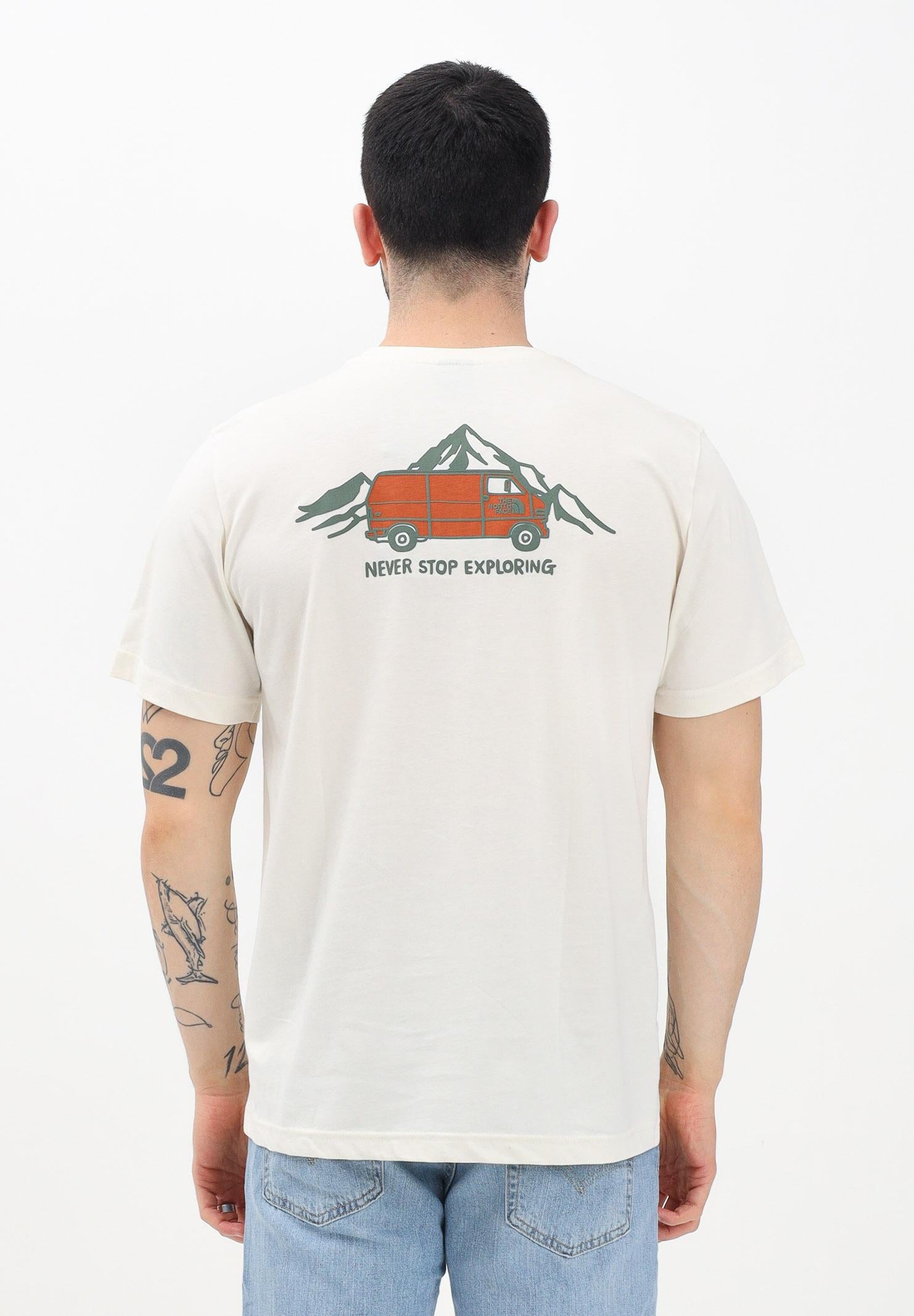THE NORTH FACE T-shirt a manica corta Outdoor Graphic beige da uomo NF0A8C1ZQLI1 . THE NORTH FACE 