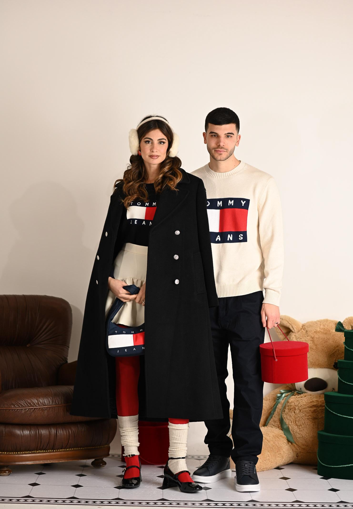 TOMMY JEANS Maglioncino girocollo panna da uomo con logo DM0DM22105AFN . TOMMY JEANS 