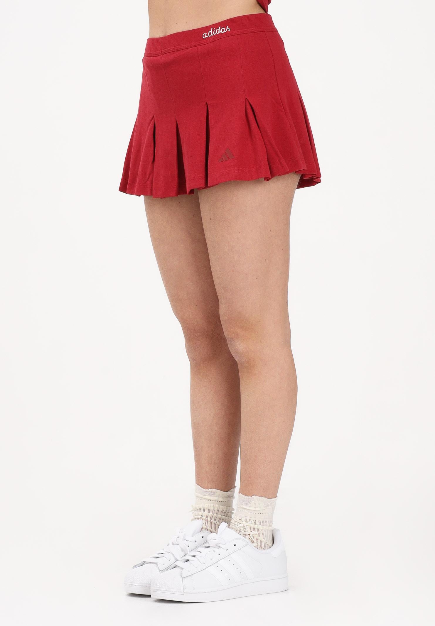 ADIDAS PERFORMANCE Gonna Seasonal Essentials Colorpop rossa da donna con leggings interni<BR/> KD3372 . ADIDAS PERFORMANCE 