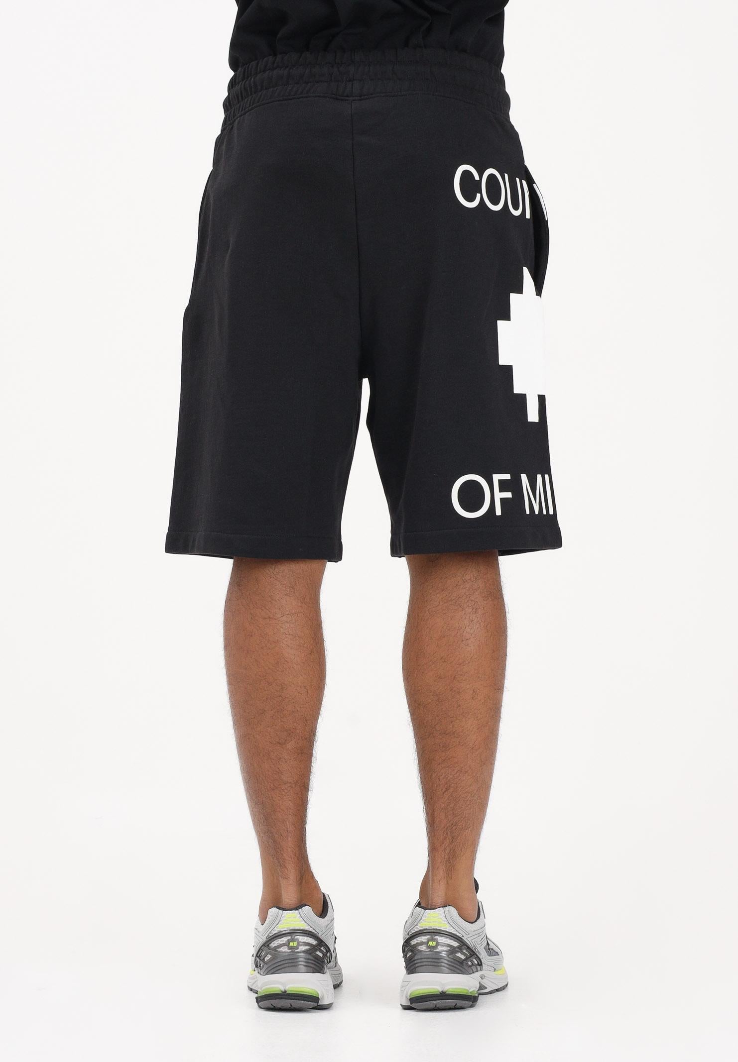 MARCELO BURLON COUNTY OF MILAN Shorts sportivo nero da uomo con stampa laterale S6CMMABE097 110 MARCELO BURLON COUNTY OF MILAN 