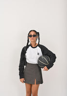 ADIDAS ORIGINALS Gonna corta grigia da donna con fini righe verticali JY3516  ADIDAS ORIGINALS 