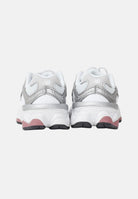 NEW BALANCE Sneakers 9060 bianche e rosa da neonato I90606HV . NEW BALANCE 