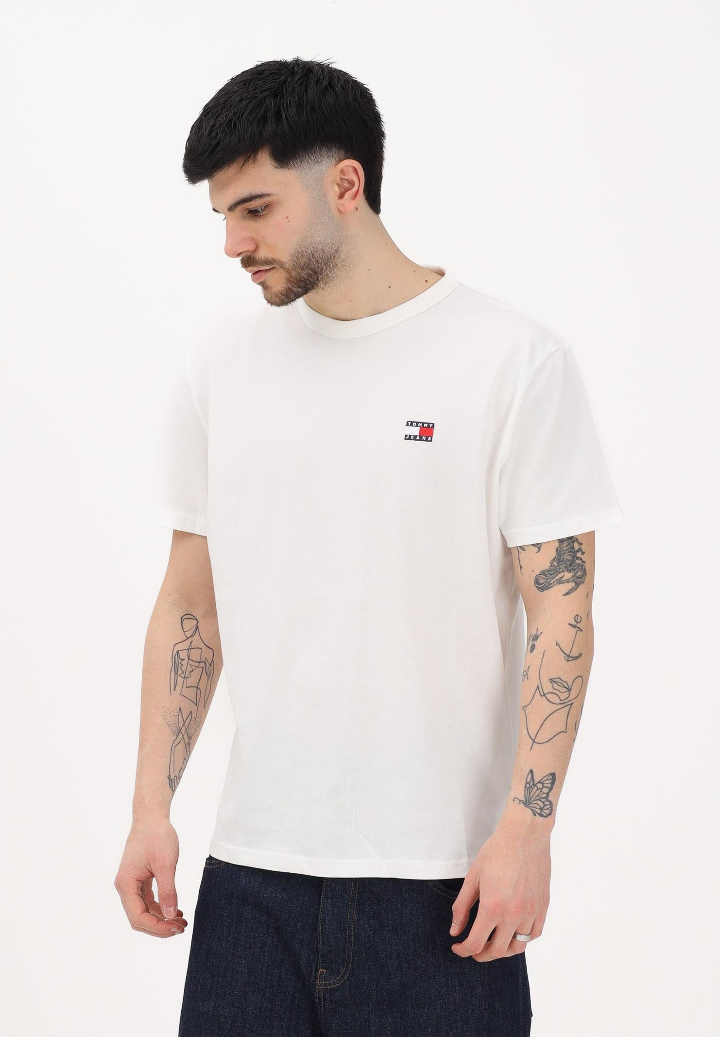 TOMMY JEANS T-shirt a manica corta bianca da uomo con ricamo logo DM0DM20322 YBL TOMMY JEANS 