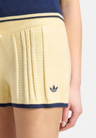 ADIDAS ORIGINALS short Cable Knit Warm Vanilla, giallo chiaro da donna KR7052 . ADIDAS ORIGINALS 
