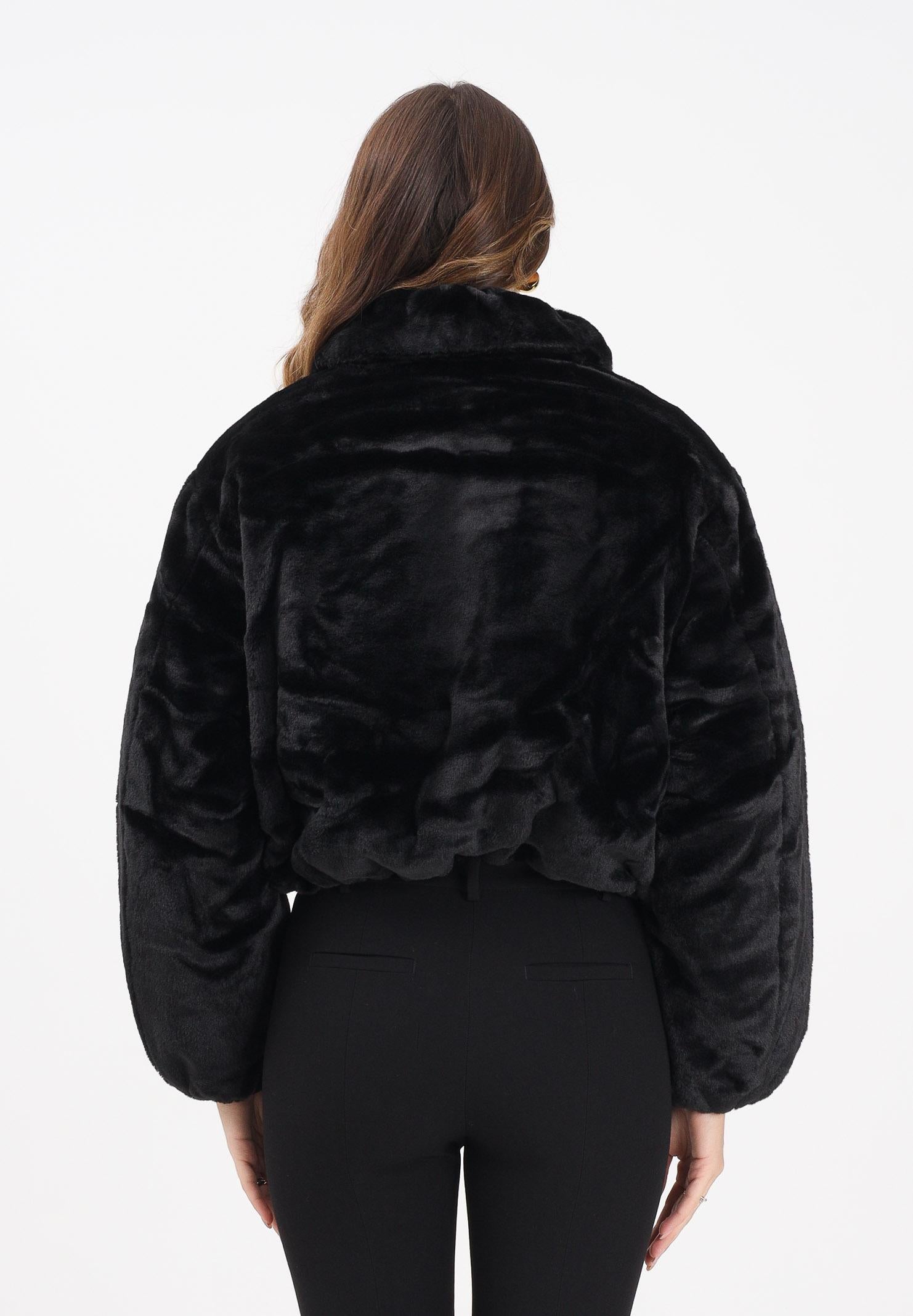 TOMMY JEANS Pelliccia sintetica nera da donna con logo DW0DW21669BDS  TOMMY JEANS 