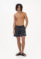 MARCELO BURLON COUNTY OF MILAN Shorts mare nero da uomo con stampa COMAS2606330888 . MARCELO BURLON COUNTY OF MILAN 