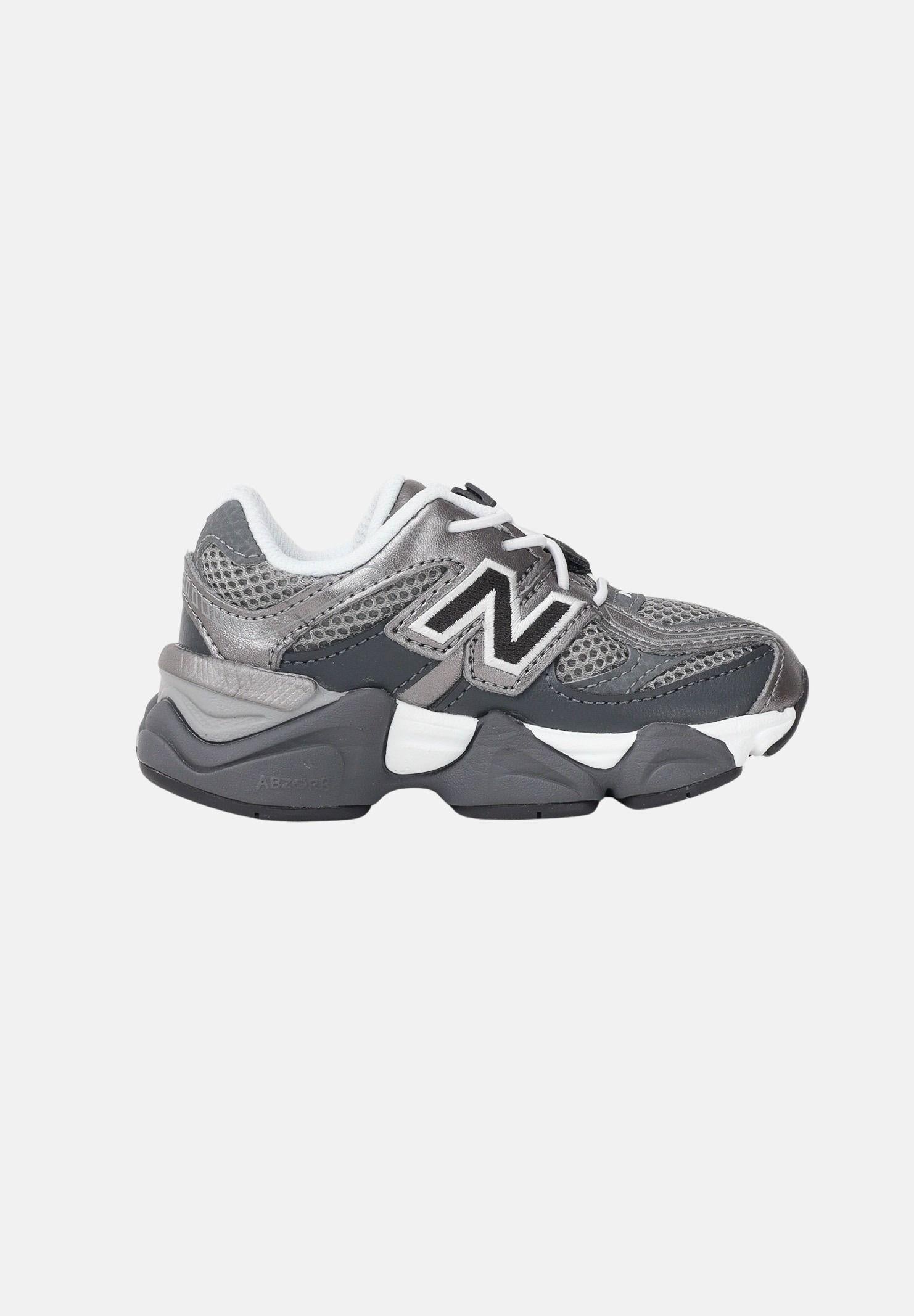 NEW BALANCE Sneakers 9060 grigie da neonato I90602W5 . NEW BALANCE 