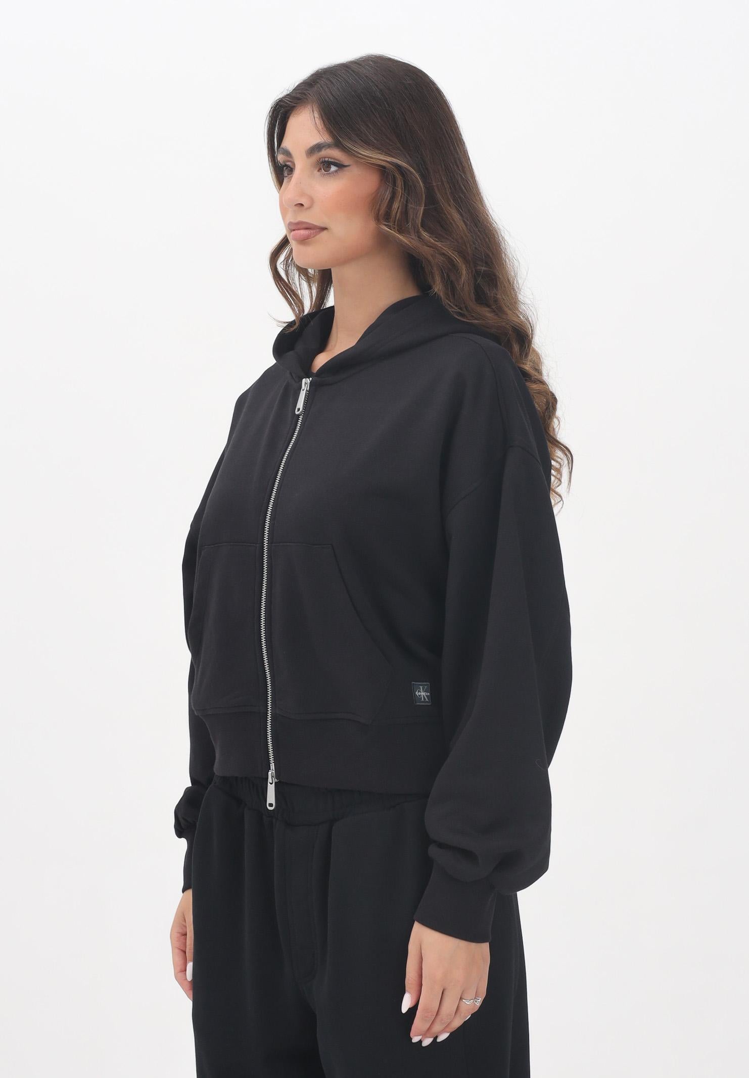 CALVIN KLEIN JEANS Felpa con zip nera da donna rifinita da logo LV047C216GUB1  CALVIN KLEIN JEANS 