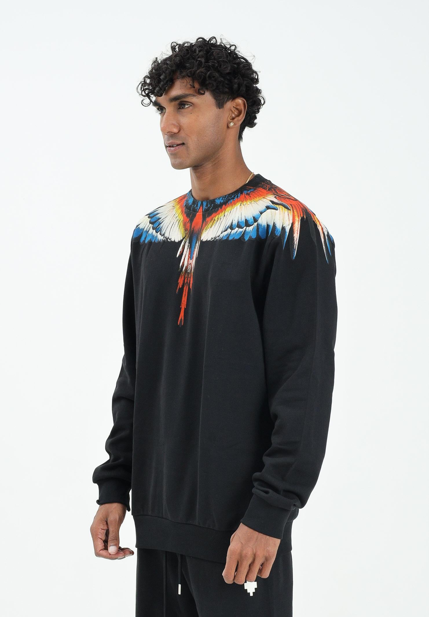 MARCELO BURLON COUNTY OF MILAN Felpa girocollo nera da uomo con stampa ali F5CAMASW025 110 MARCELO BURLON COUNTY OF MILAN 
