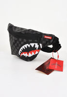 SPRAYGROUND Marsupio DRIPPING SHARKS IN PARIS SAVVY nero e grigio da uomo 910B7971NSZ  SPRAYGROUND 