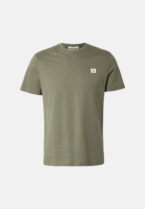 CALVIN KLEIN JEANS T-shirt Cotton Badge colore Dusty Olive, verde oliva, da uomo. LV04RC272G LDY CALVIN KLEIN JEANS 