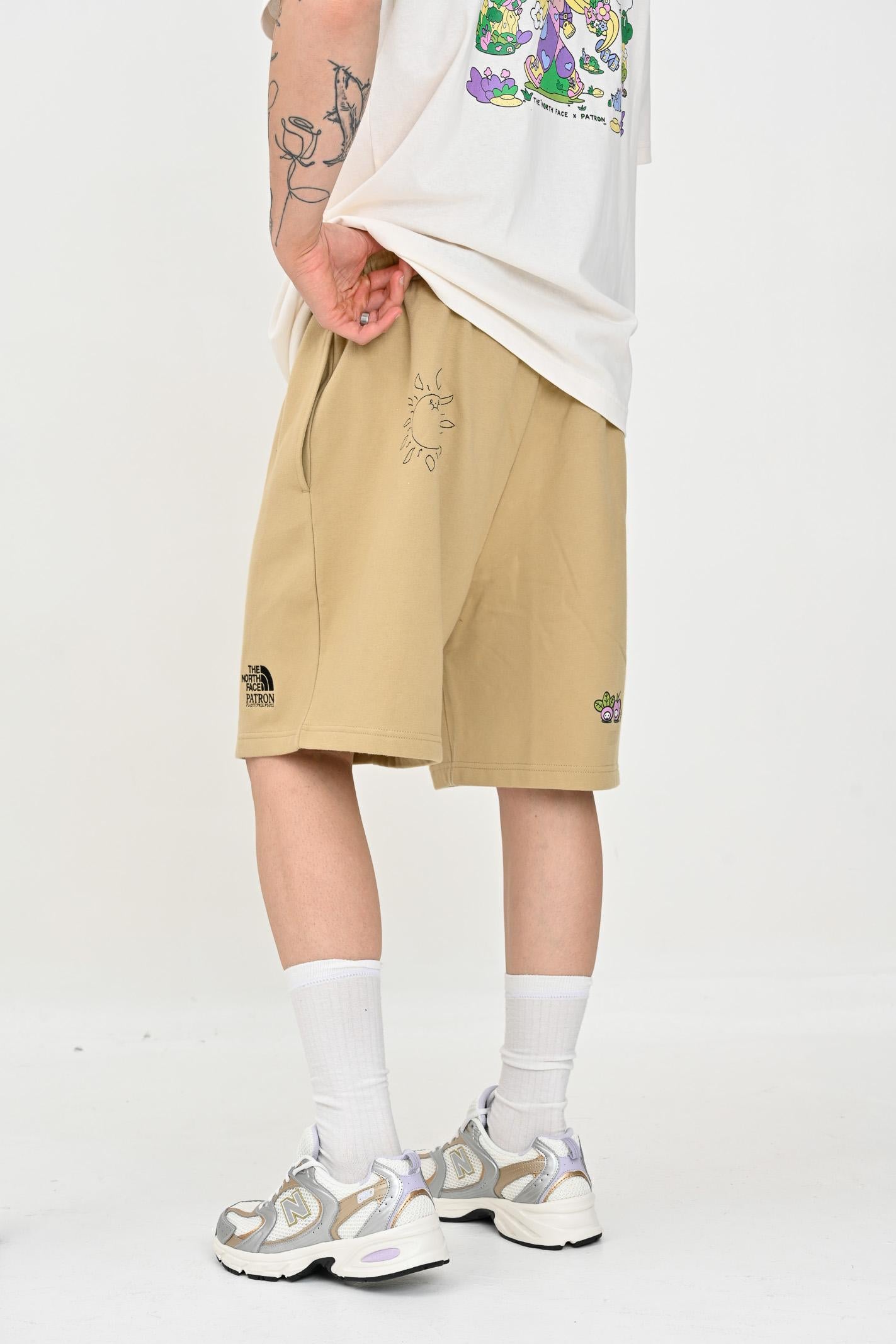 THE NORTH FACE Shorts Mountain Cleanup Relaxed beige per uomo e donna NF0A8C2XLK51  THE NORTH FACE 