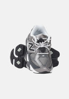 NEW BALANCE Sneakers 9060 grigie da neonato I90602W5 . NEW BALANCE 