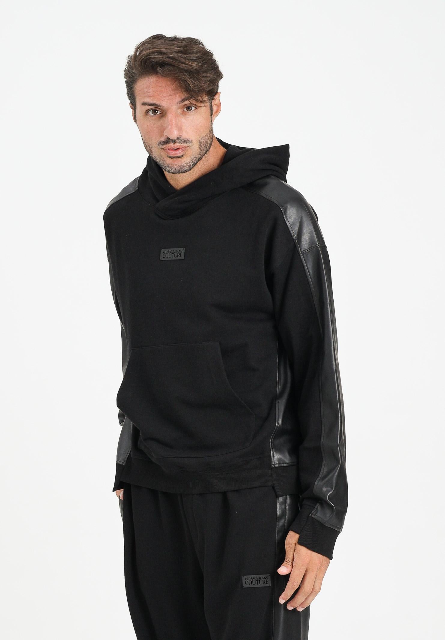 VERSACE JEANS COUTURE Felpa con cappuccio nera da uomo realizzata in doppio tessuto 79GAI311F0010 899 VERSACE JEANS COUTURE 