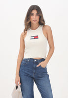 TOMMY JEANS Canotta beige da donna stile vogatore a coste DW0DW20975YBL  TOMMY JEANS 