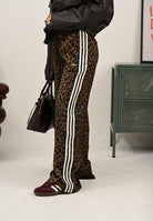 ADIDAS ORIGINALS Pantalone sportivo Wide Leg Satin Leopard marrone da donna KA2666  ADIDAS ORIGINALS 