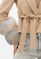 YES LONDON Cappotto beige da donna con dettagli in vera pelliccia CD1228 CA YES LONDON 