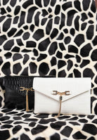 ELISABETTA FRANCHI Pochette nera da donna con logo e nappina BS56A57E2 110 ELISABETTA FRANCHI 